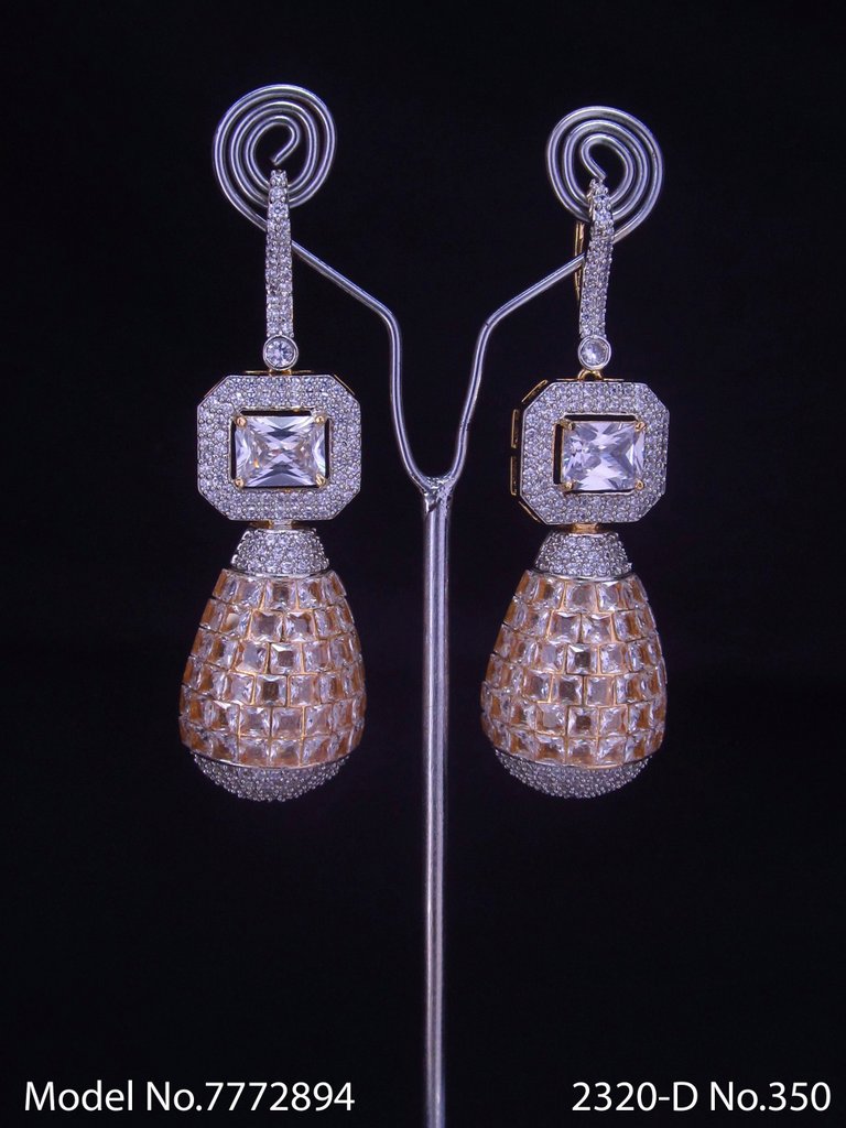 Zircon Earrings can be a Gift