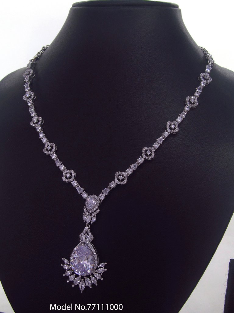 eye catchy Necklace set