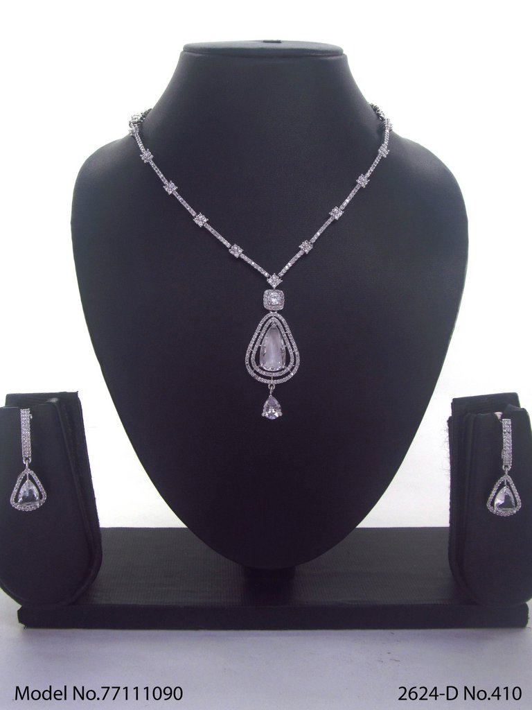 Necklace Set crafted for bold Women