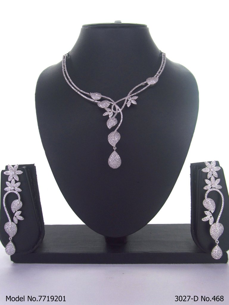 eye catchy Necklace set