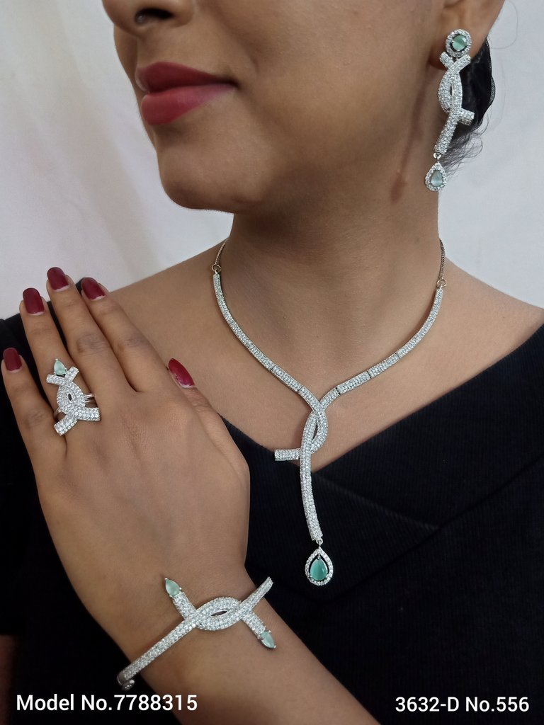 Best Set to be gifted to a Woman