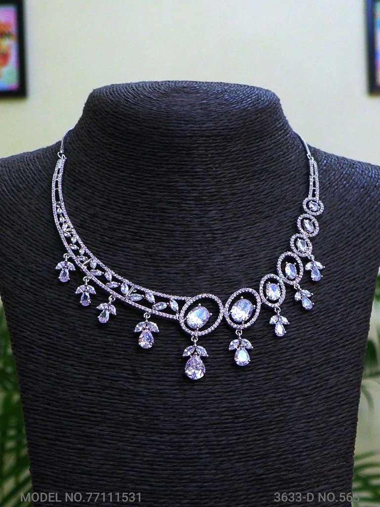 Fine Fashion Classic Necklace Set