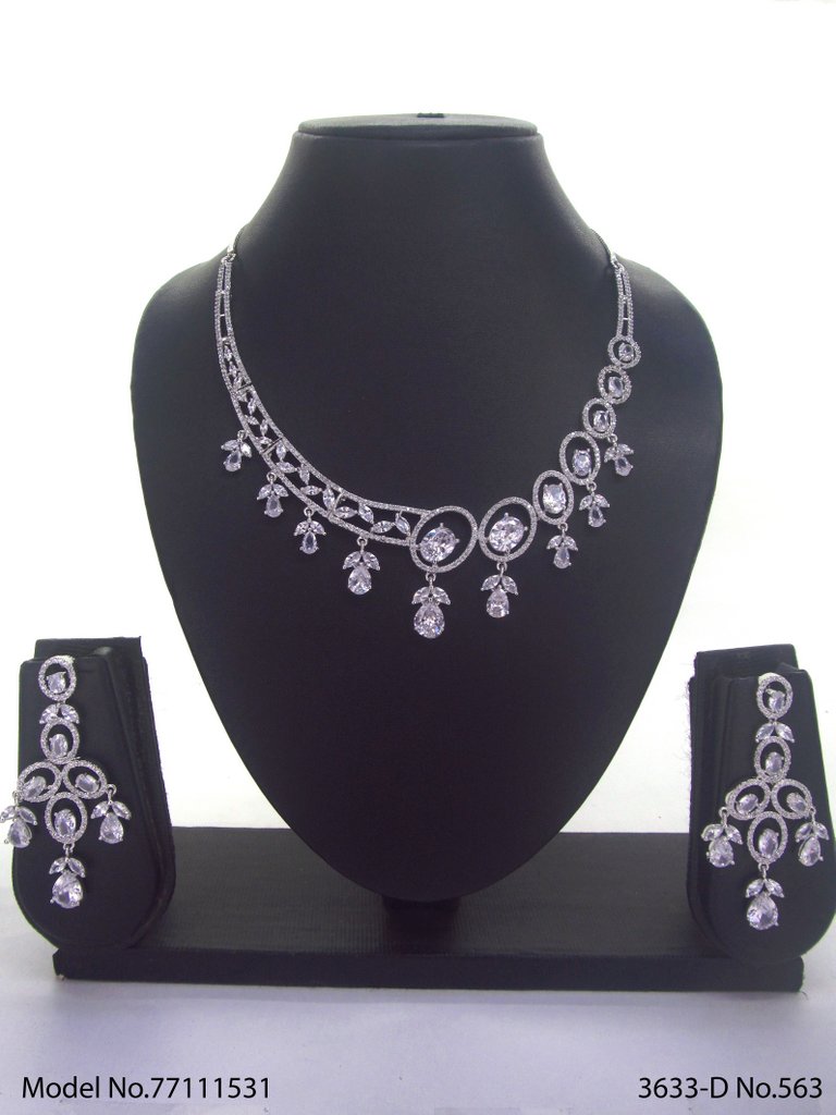 Fine Fashion Classic Necklace Set