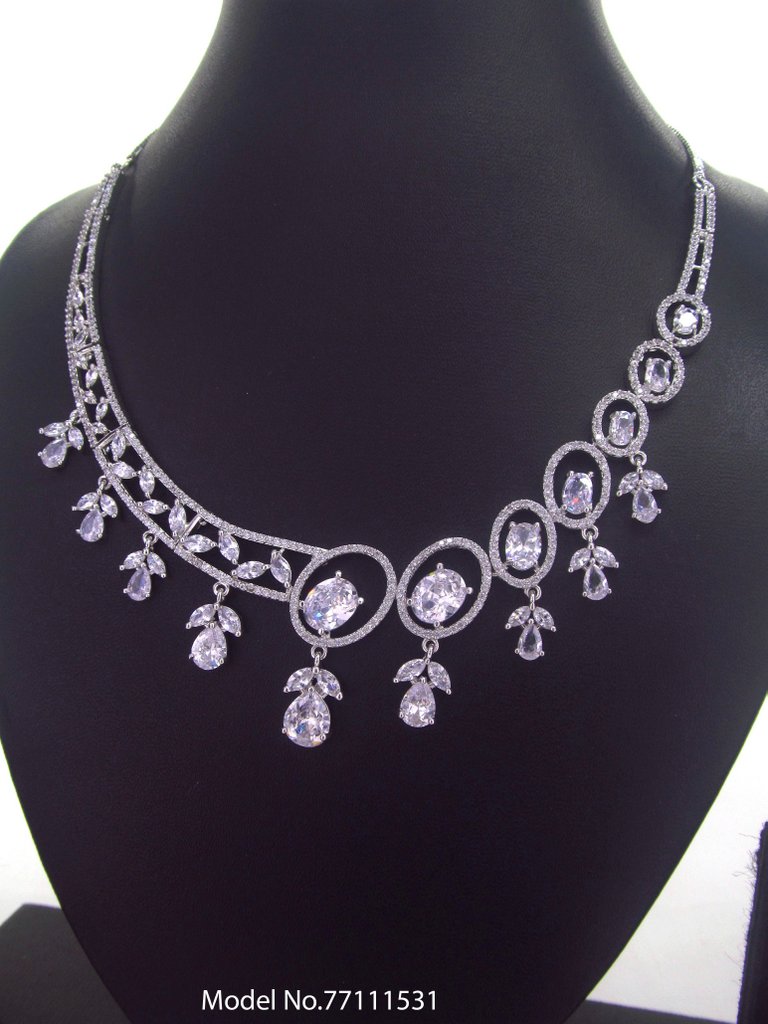 Fine Fashion Classic Necklace Set