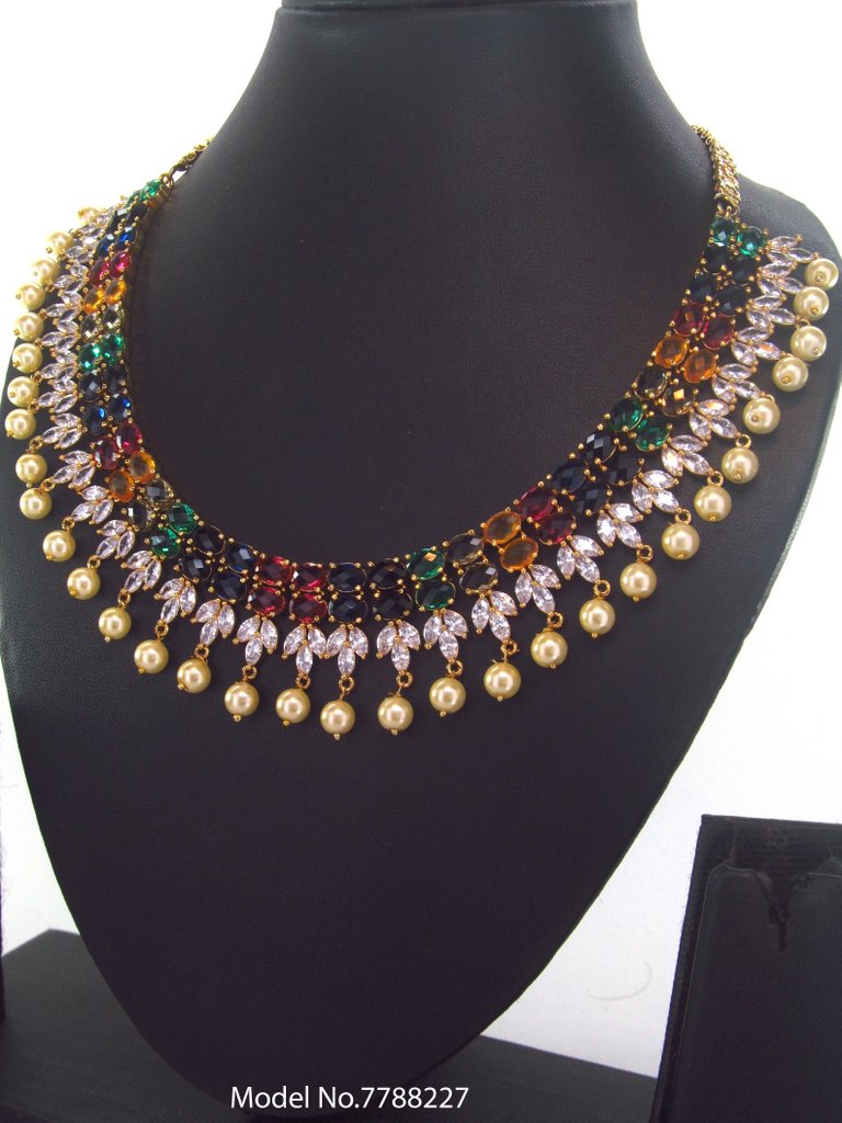 eye catchy Necklace set