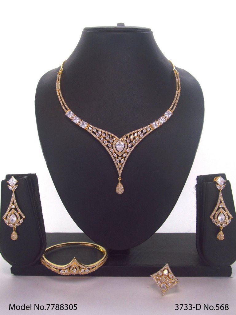 Fine Fashion Classic Necklace Set