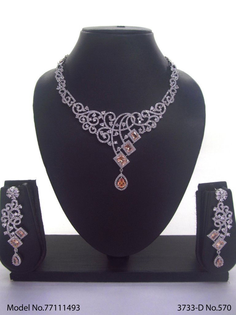 Ideal Necklace Set for Wedding Jewelry Occasions