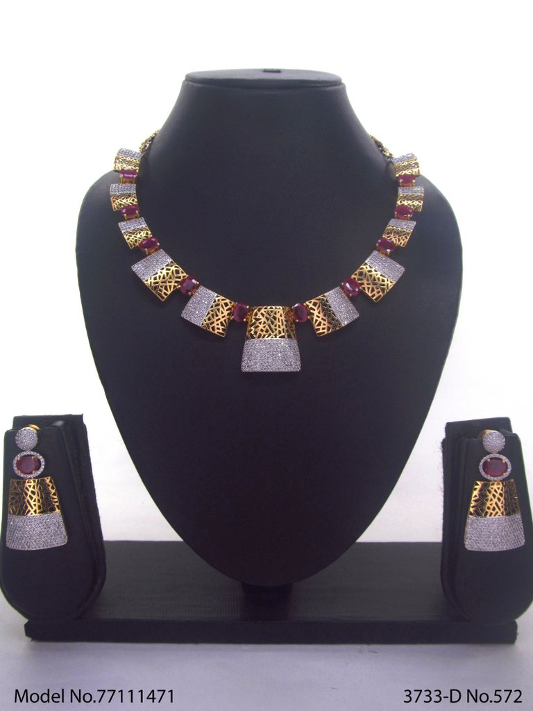 Fine Fashion Classic Necklace Set