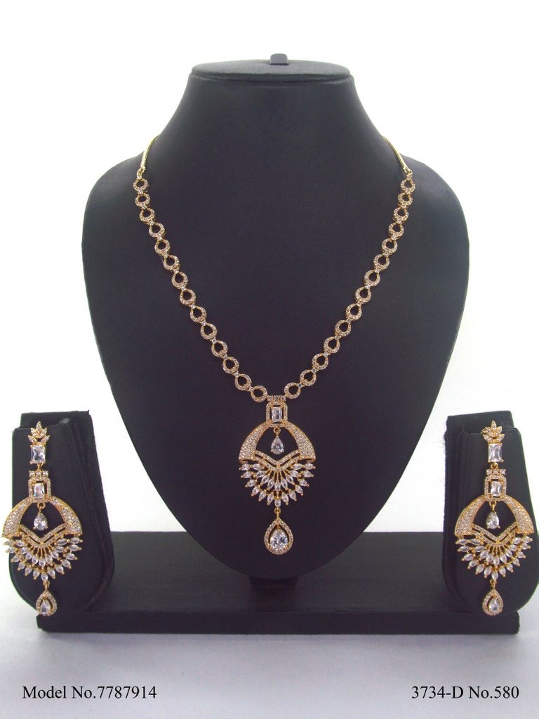 Fine Fashion Classic Necklace Set