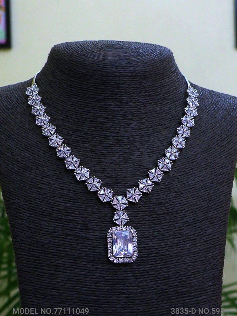 Ideal Necklace Set for Wedding Jewelry Occasions