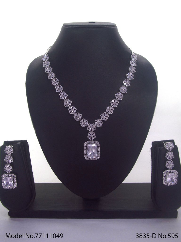 Ideal Necklace Set for Wedding Jewelry Occasions