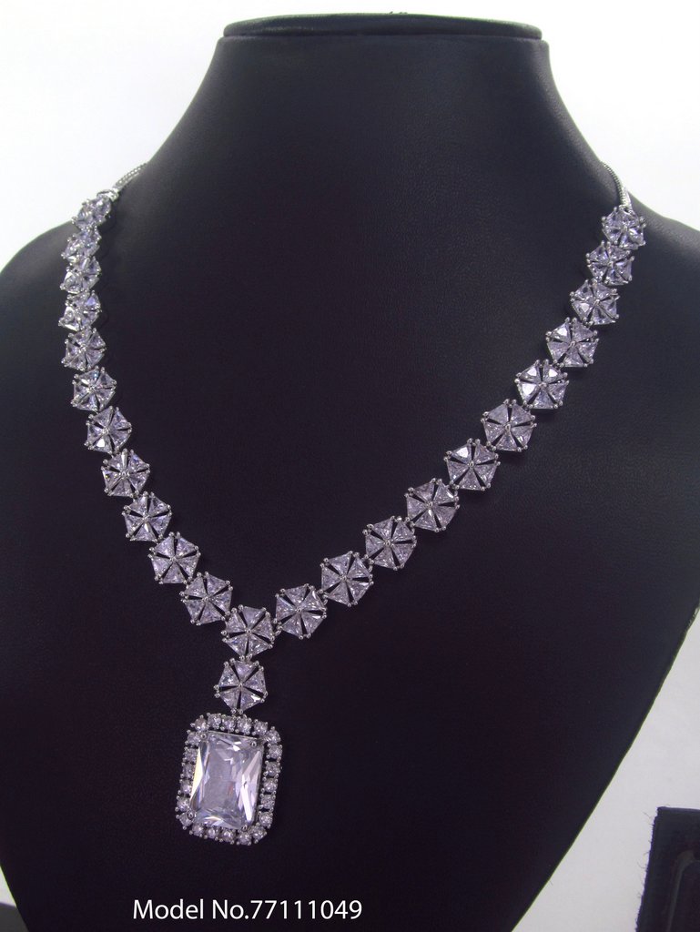 Ideal Necklace Set for Wedding Jewelry Occasions