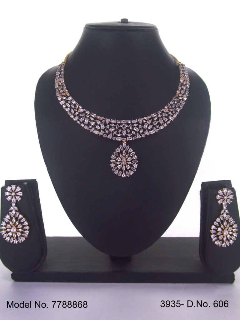 Traditional Necklaces in Trend