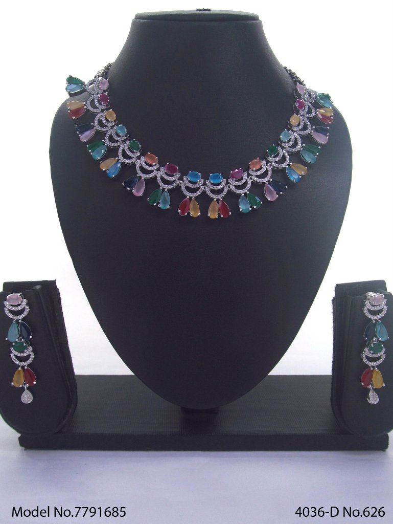 Traditional Necklaces in Trend