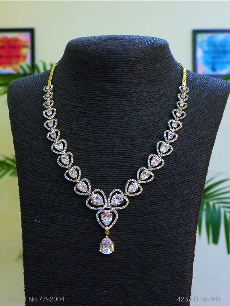 Traditional Necklaces in Trend