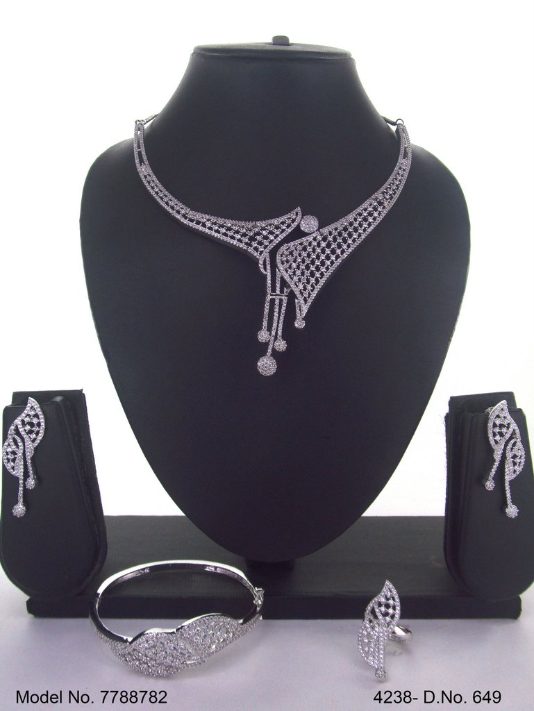 Traditional Zirconia Jewelry Set for Classy Women