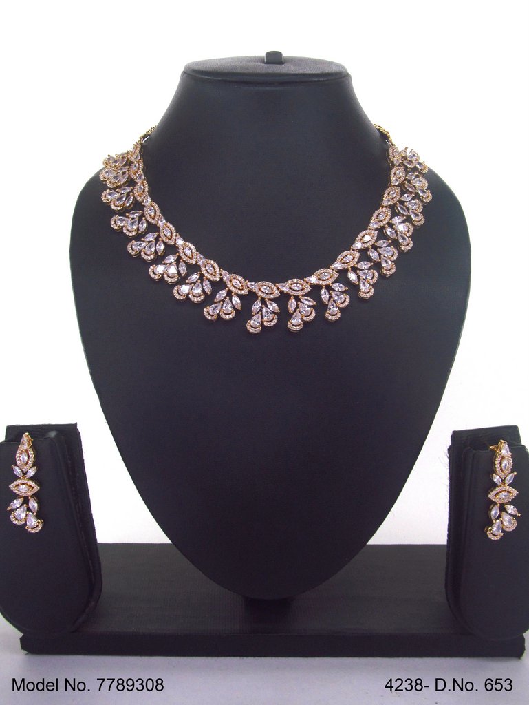 Traditional Zirconia Jewelry Set for Classy Women