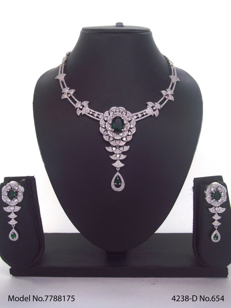 Statement American Diamond Set