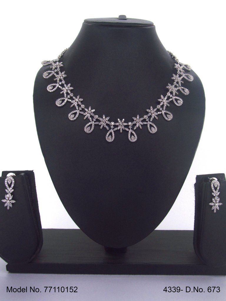 Classical Yet Trendy | Jewelry Set