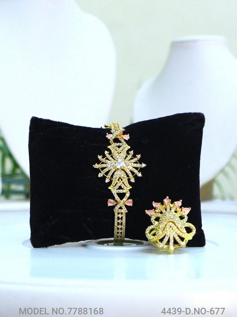 Necklace Designed by Passionate Craftsmen !