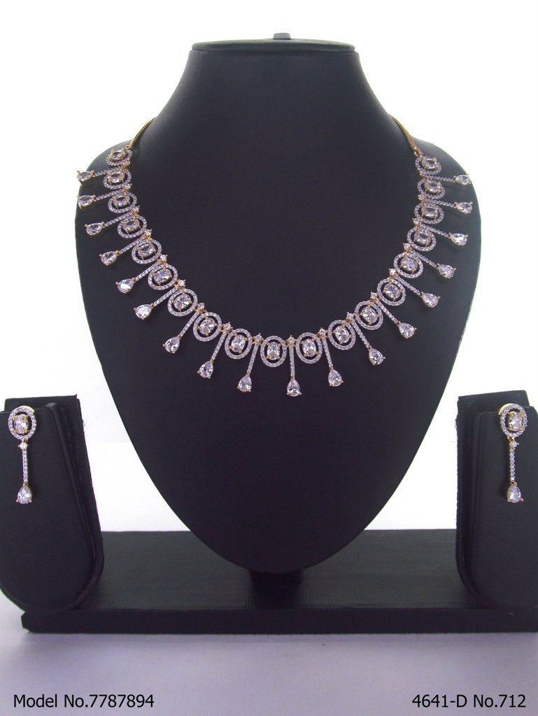 Traditional Zirconia Jewelry Set for Classy Women