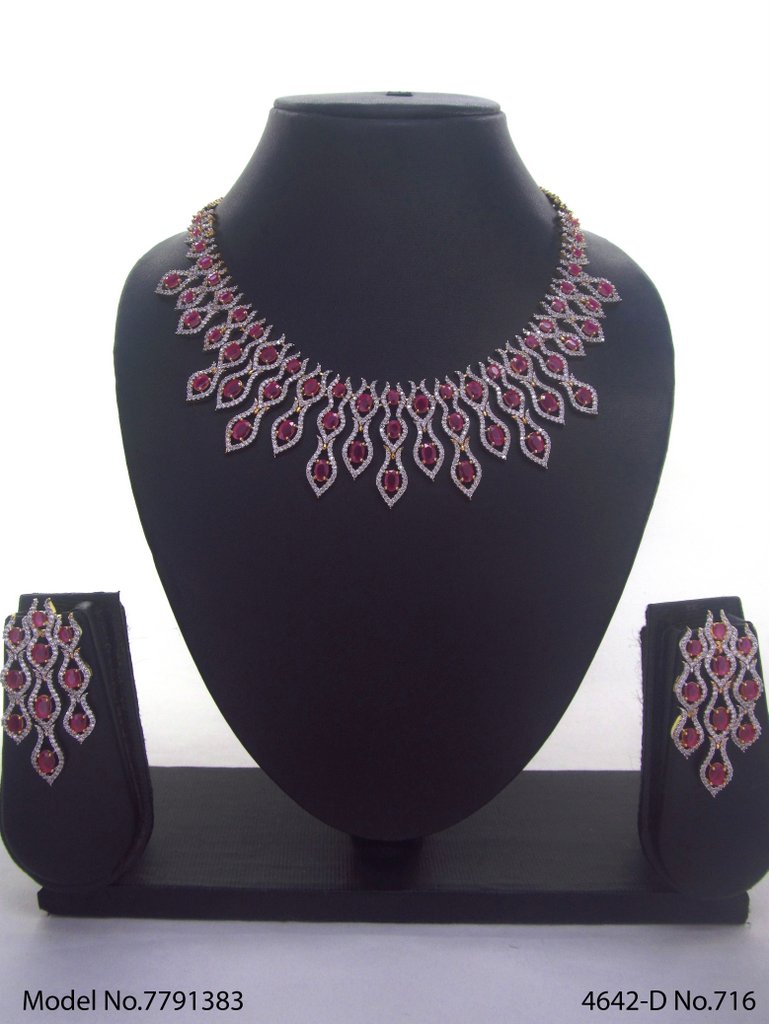 Traditional Necklaces in Trend