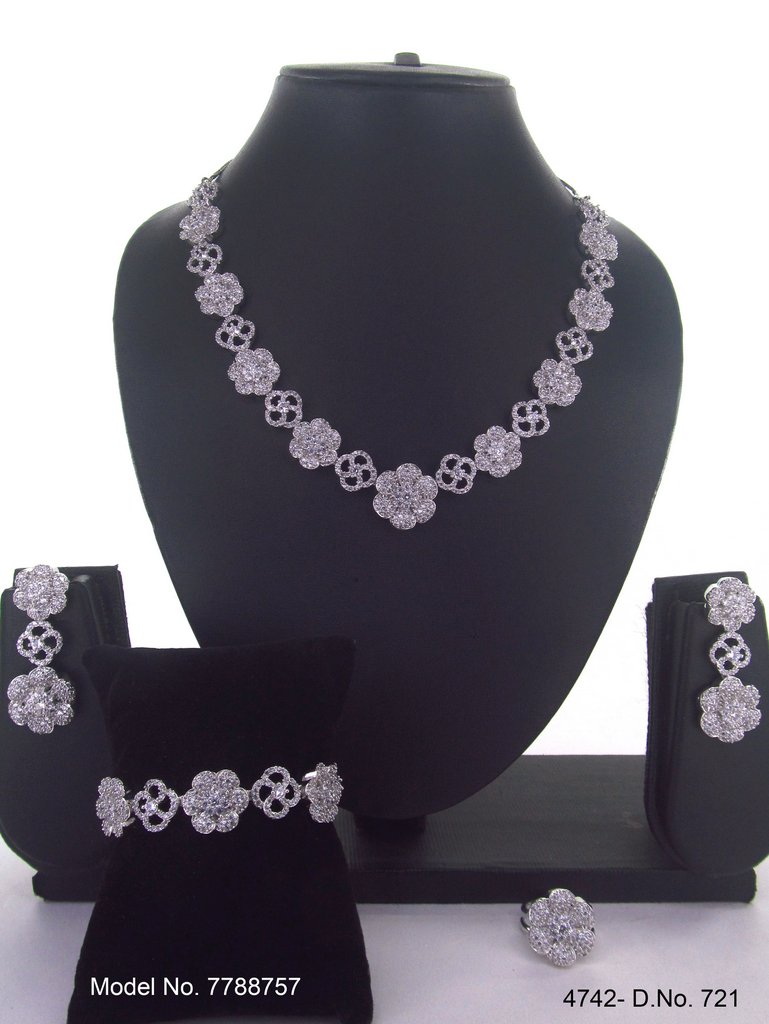Trendy Traditional Necklace Set | Ideal Birthday Gift