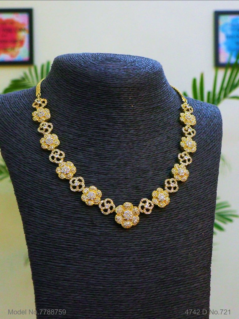 Traditional Necklaces in Trend