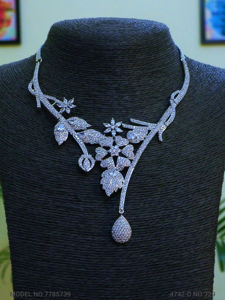 Necklace Designed by Passionate Craftsmen !