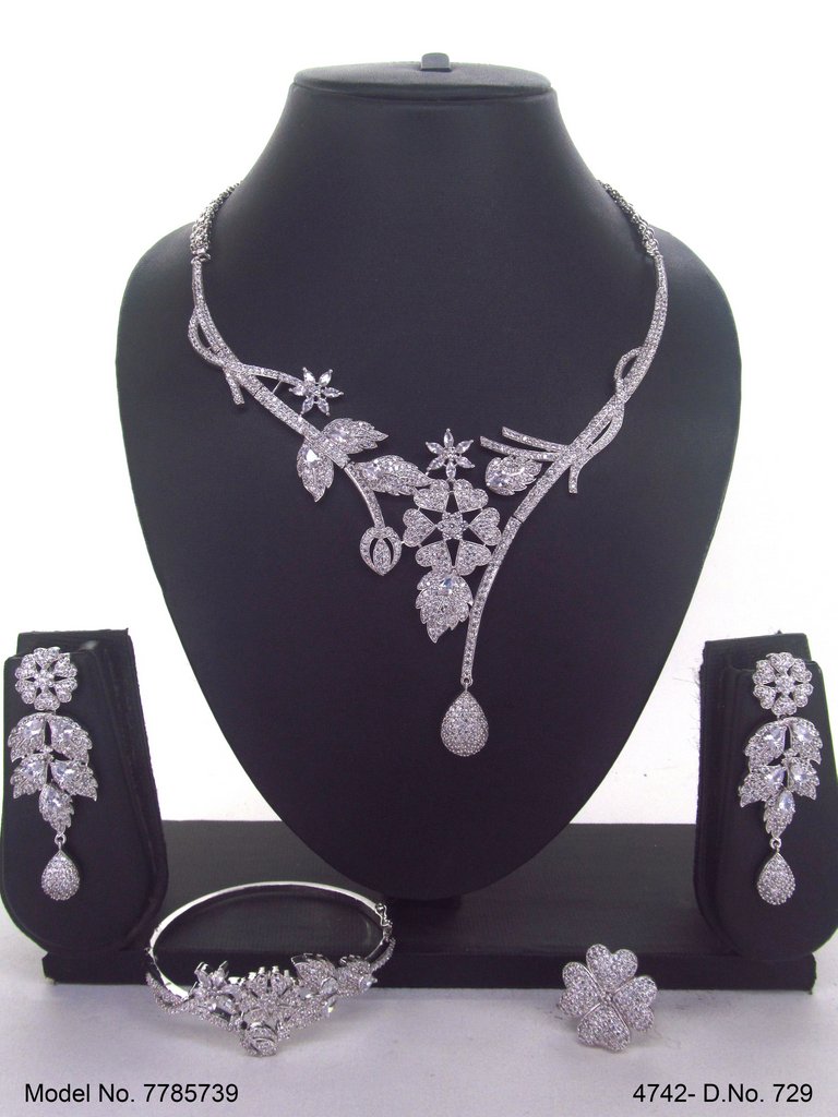 Necklace Designed by Passionate Craftsmen !