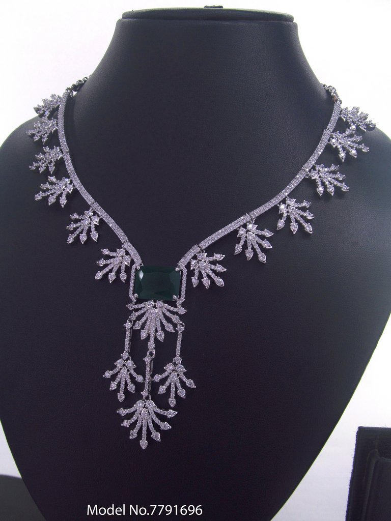 Traditional Necklaces in Trend