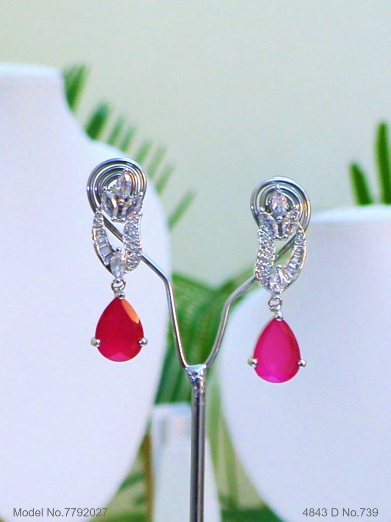 The best Gift for a Woman ! Jewelry