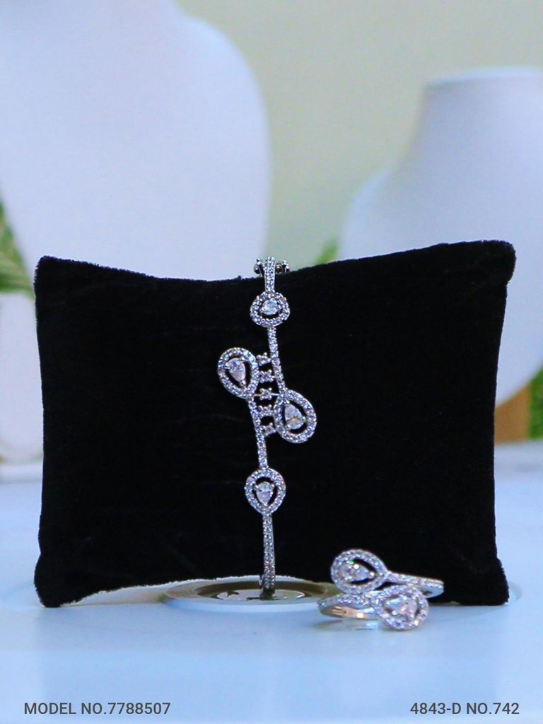 Traditional Design | American Diamond Jewelry Set