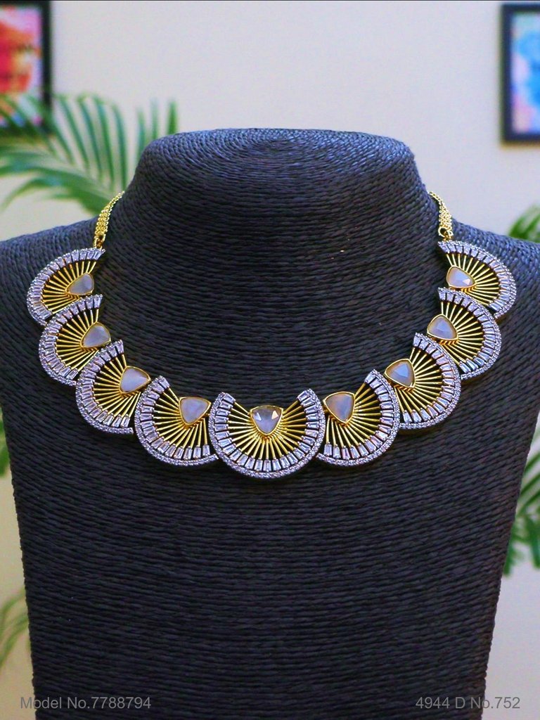 Statement Necklaces in Trend