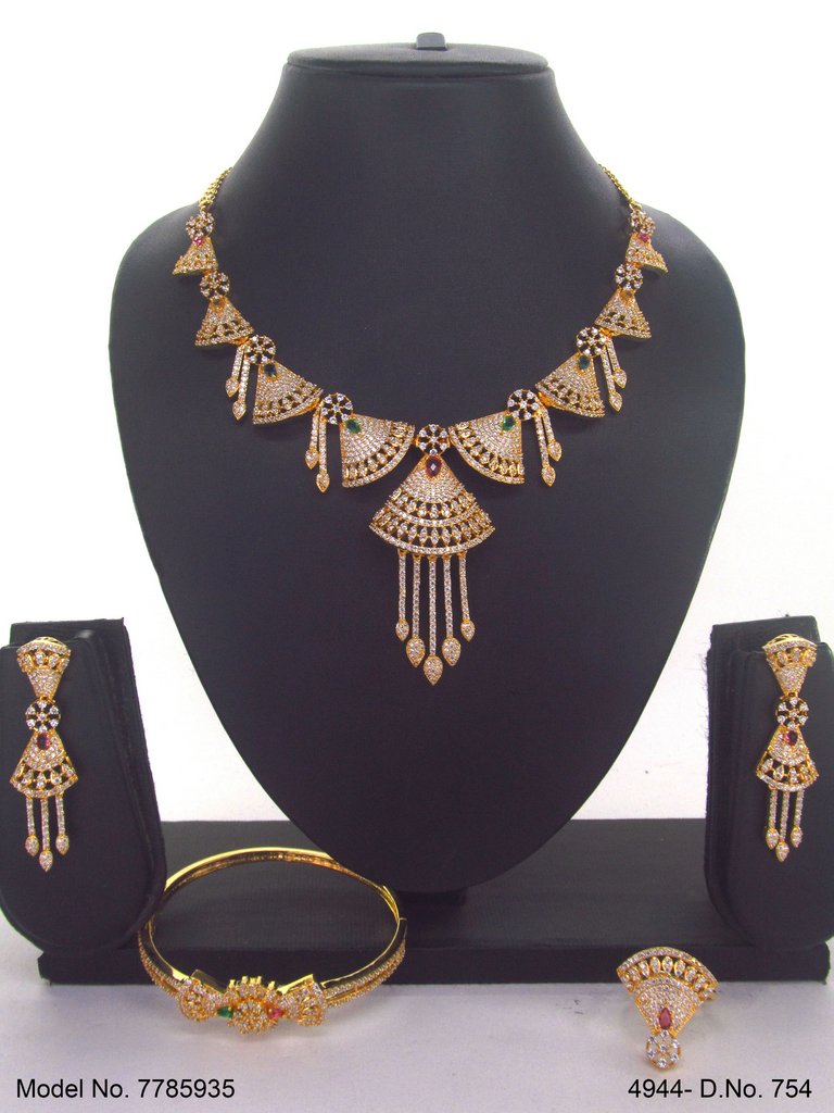 Traditional Necklaces in Trend