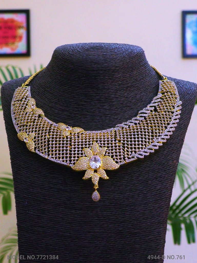 Traditional Necklaces in Trend