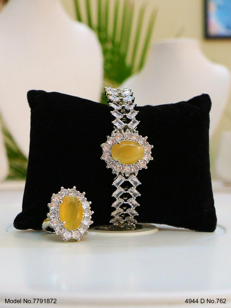 Necklace Designed by Passionate Craftsmen !