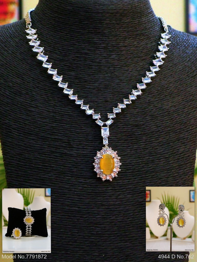 Necklace Designed by Passionate Craftsmen !