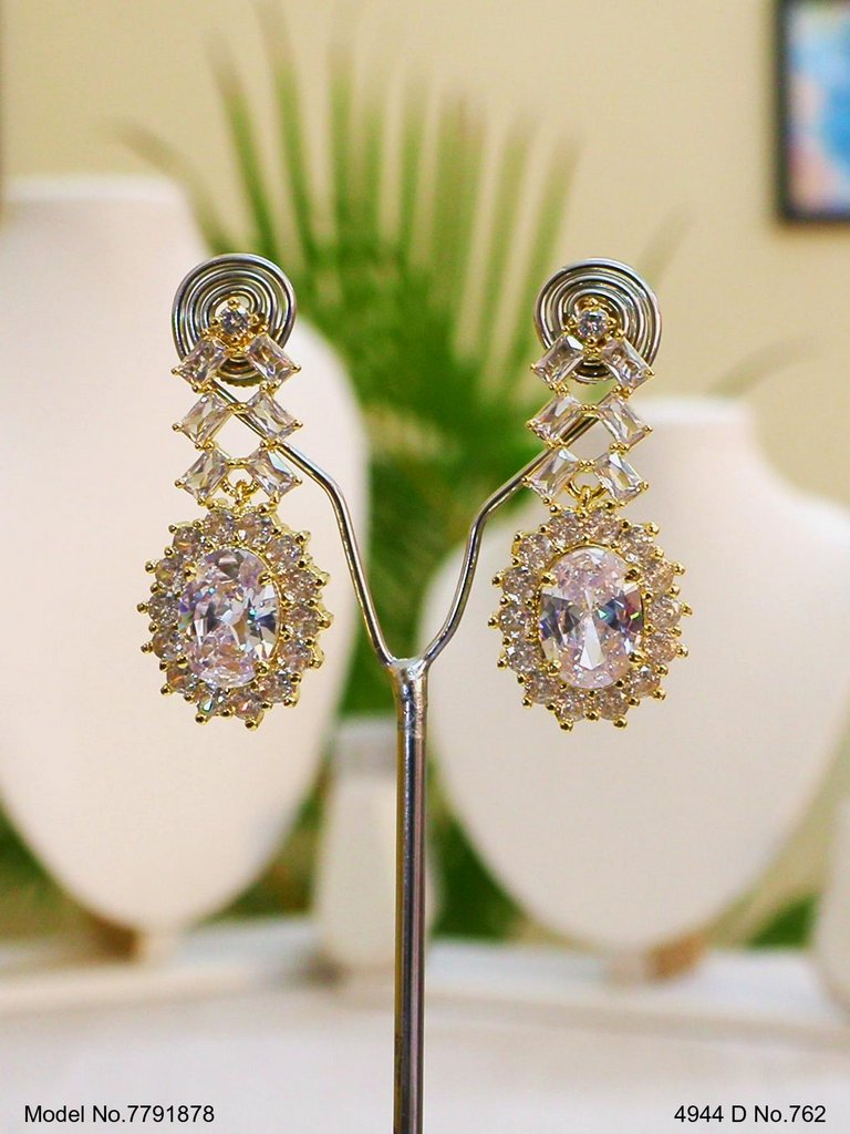 Traditional Zirconia Jewelry Set for Classy Women