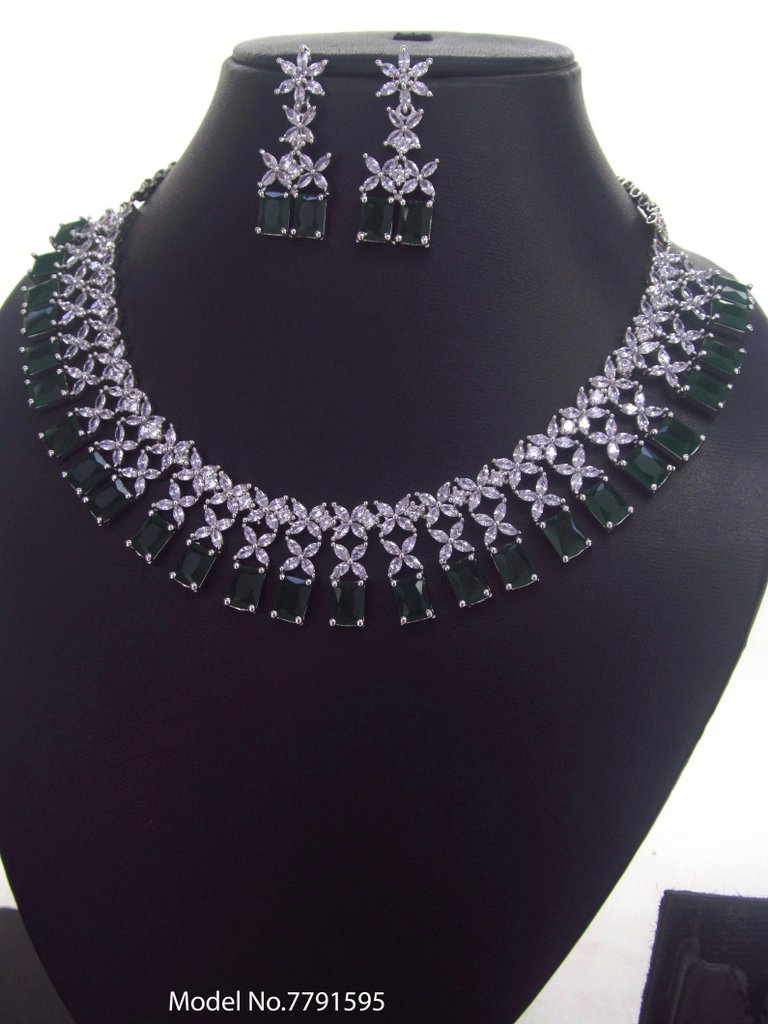 Statement American Diamond Set