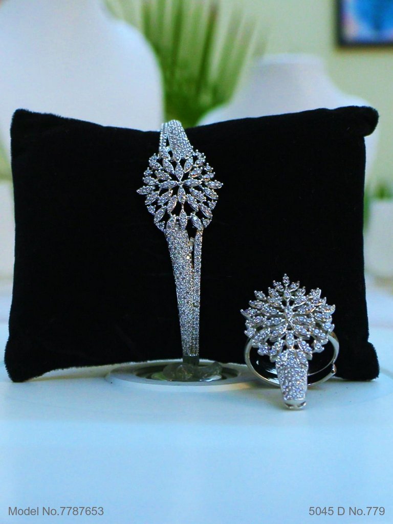 Traditional American Diamond Set