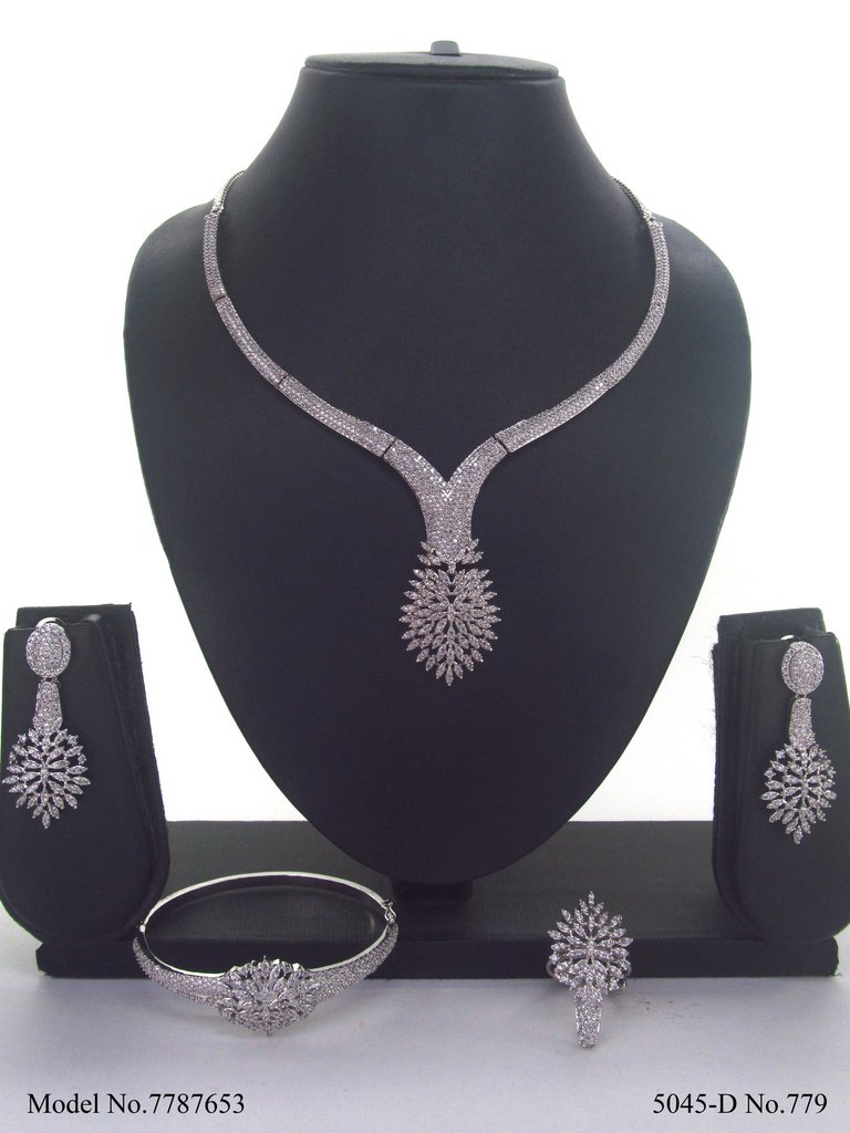 Traditional American Diamond Set