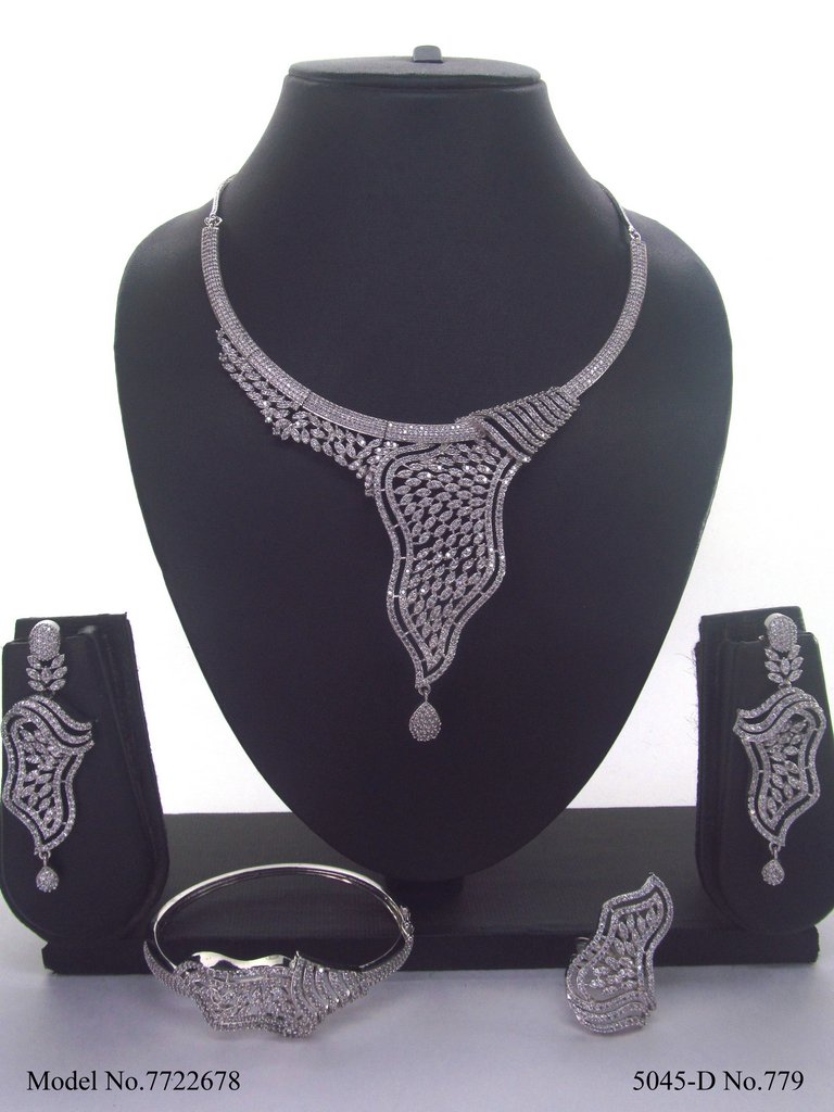 Wholesale Traditional Necklace Set