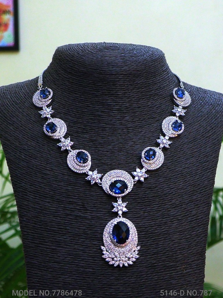 Necklace Designed by Passionate Craftsmen !