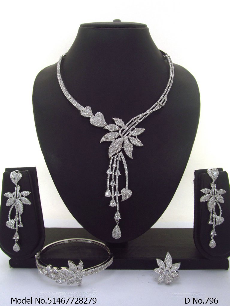 Traditional Zirconia Jewelry Set for Classy Women