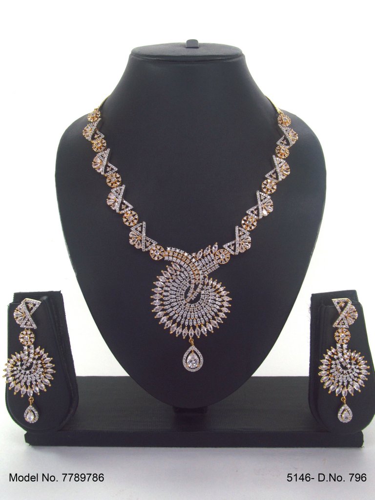 Statement Necklaces in Trend