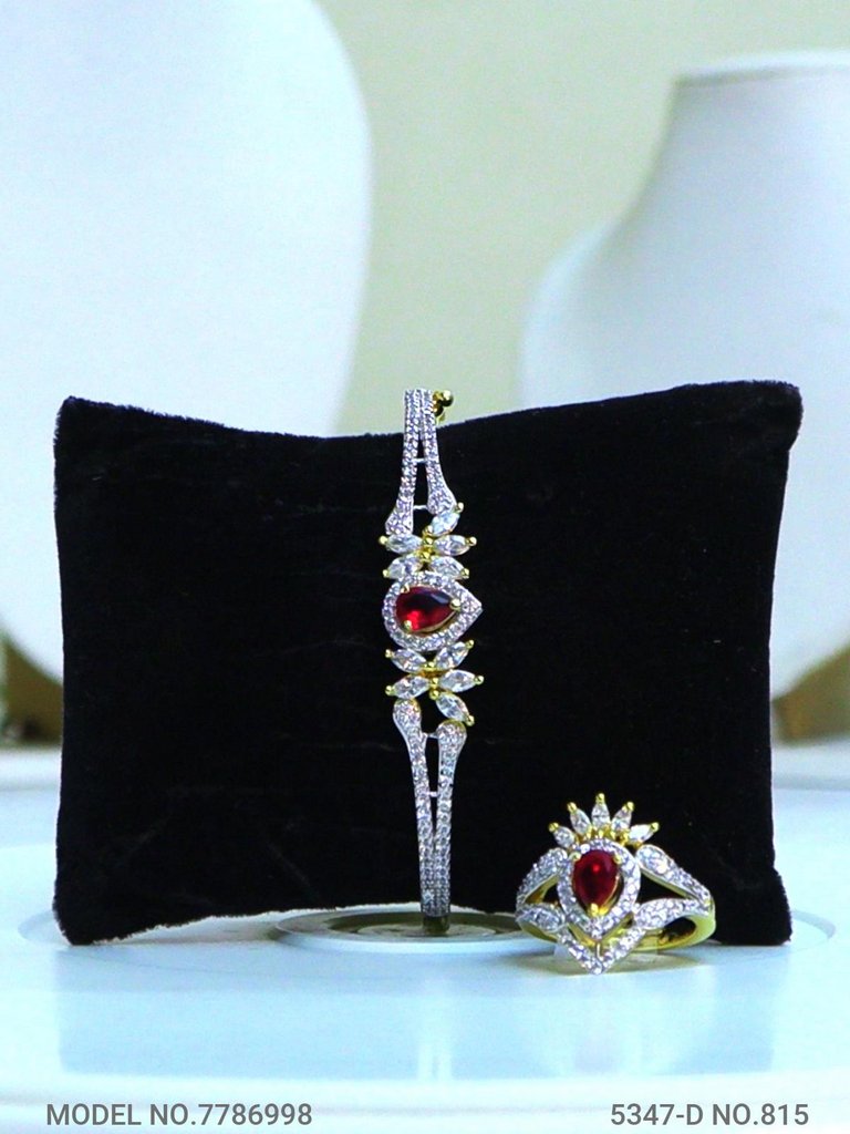 Traditional American Diamond Set