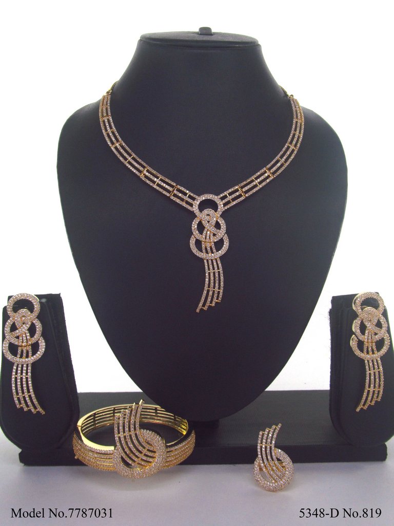 Statement American Diamond Set