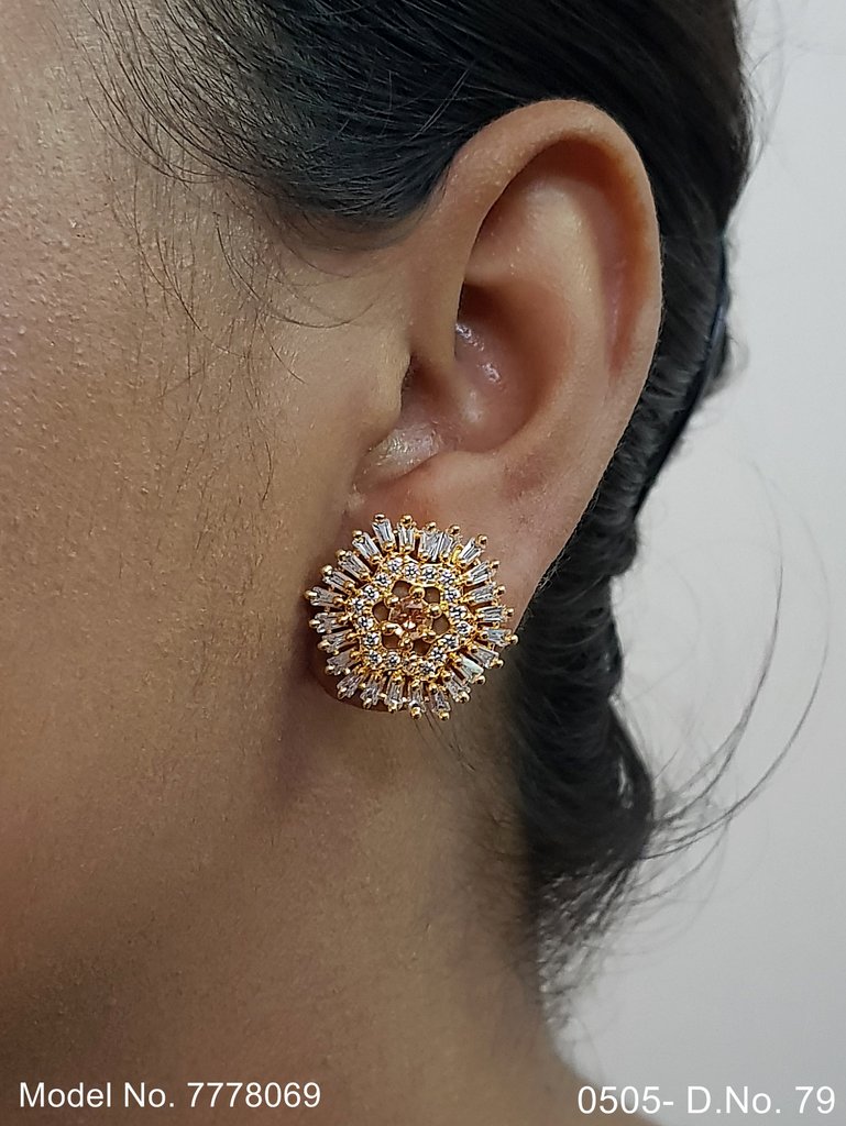 Daily wear diamond studs at wholesale price