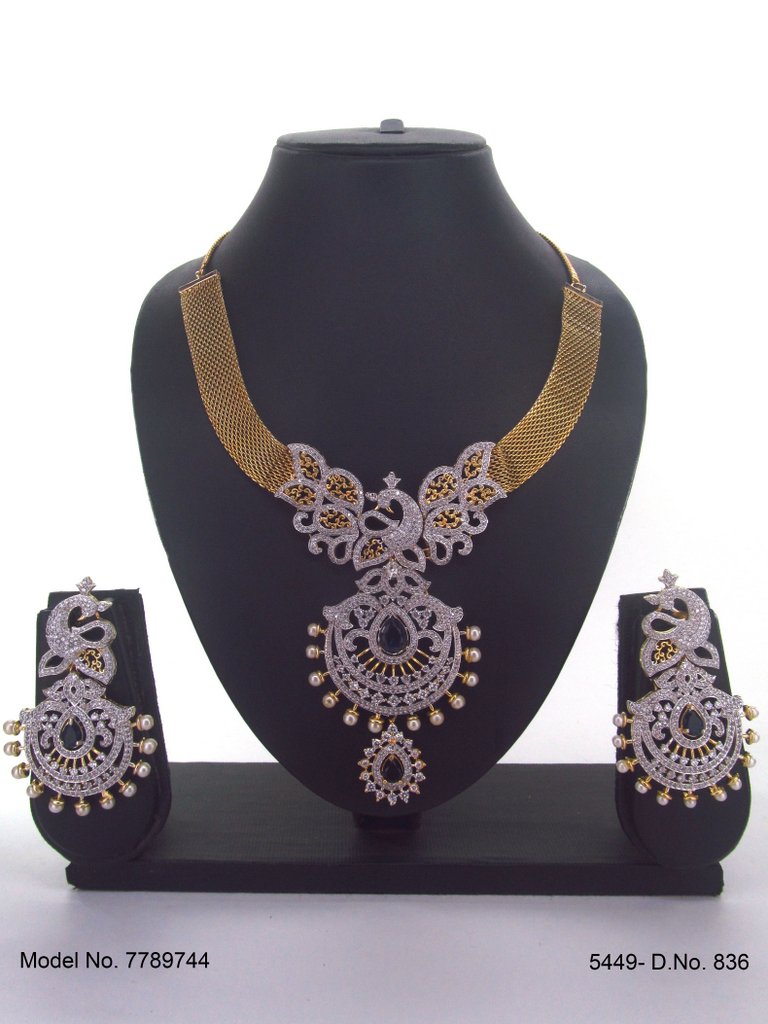 Necklace Designed by Passionate Craftsmen !